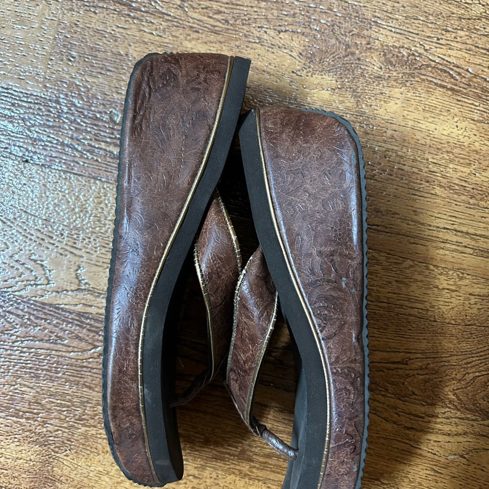 Volatile flip flops - Picture 4 of 7